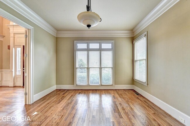 Building Photo - 8920 Doral Dr