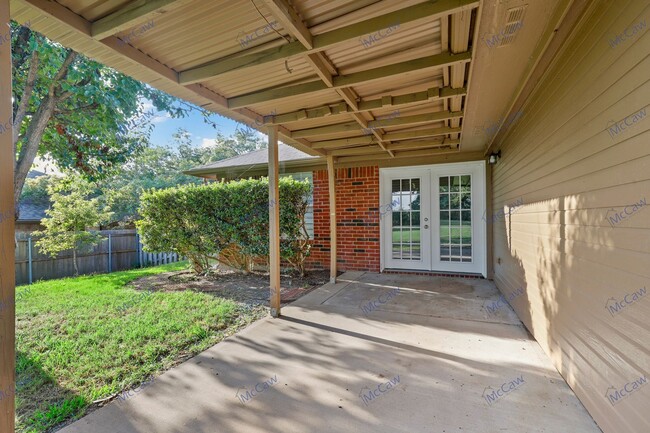 Building Photo - Move-In Special! Lovely 3/2/2 in Granbury!