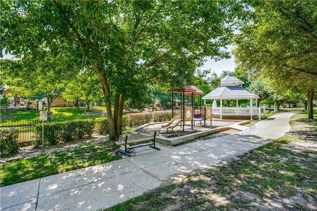 Building Photo - 3401 Chadwick Dr