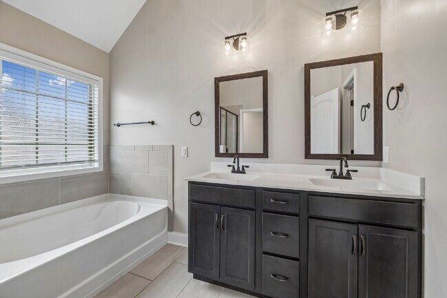 Building Photo - 275 Crusaw Dr