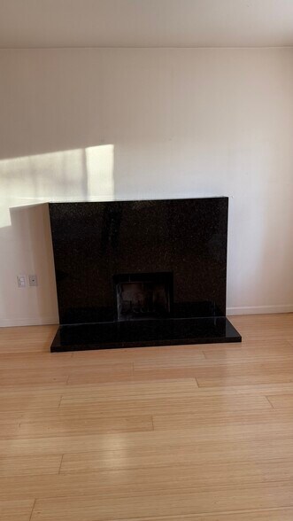 Living room with a fireplace - 1007 Evelyn Ave