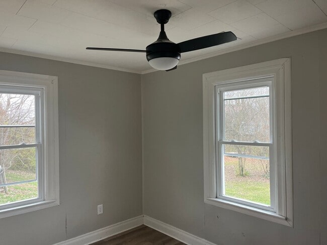 Building Photo - 2-Bed 1-Bath House