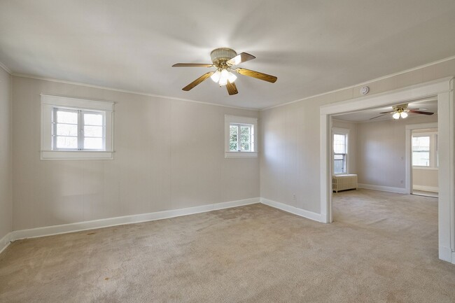 Building Photo - Great 4 Bedroom in 16th st Heights
