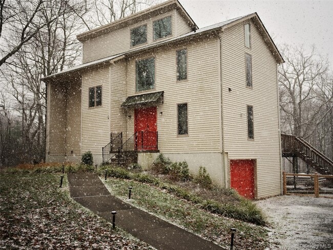 Primary Photo - 285 Circle Rd