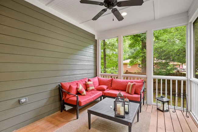 Building Photo - Stunning 4bd/3.5ba Home on Half-Acre Lot J...