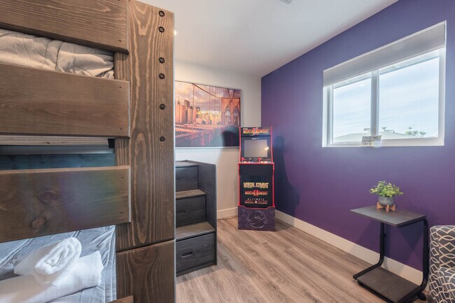 Building Photo - 4917 E Granada Rd