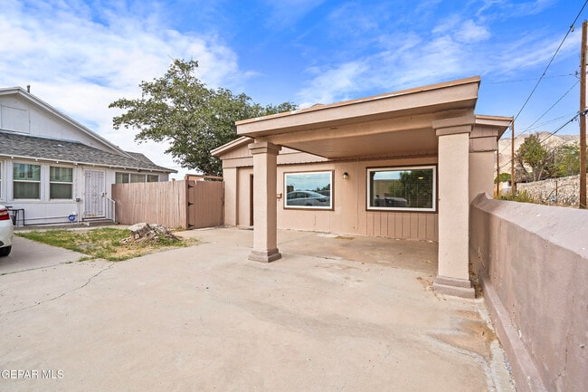 Building Photo - 3225 Fort Blvd