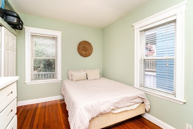 Building Photo - 12 Thelma Rd