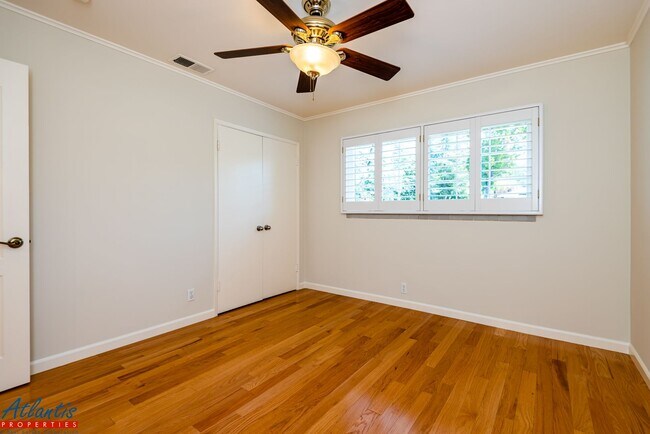 Building Photo - Gorgeous Home | Hardwood Flooring | A/C | Prime Location