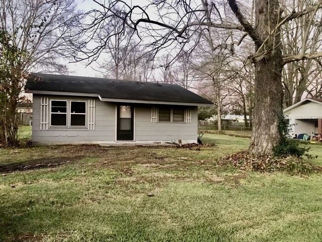 Building Photo - 1415 2nd St