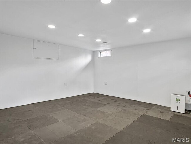 Building Photo - 33 Vanderbilt Pl