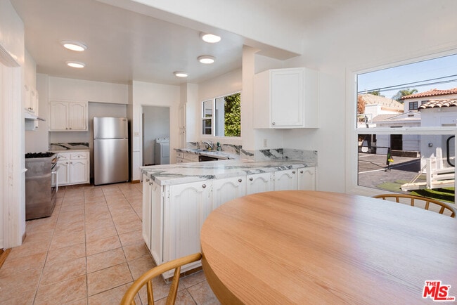 Building Photo - 172 S Alta Vista Blvd