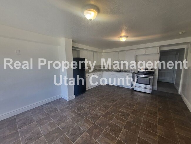 Building Photo - 345 N 1000 W St
