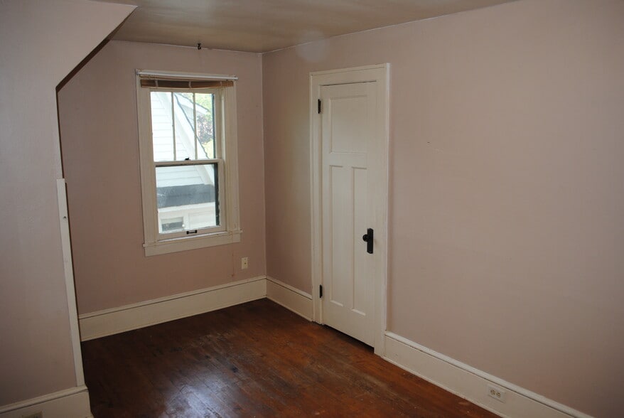 Building Photo - 622 2nd Ave