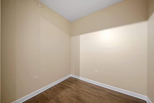 Building Photo - 1629 S Prairie Ave
