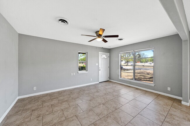 Building Photo - 308 E Cheryl Dr