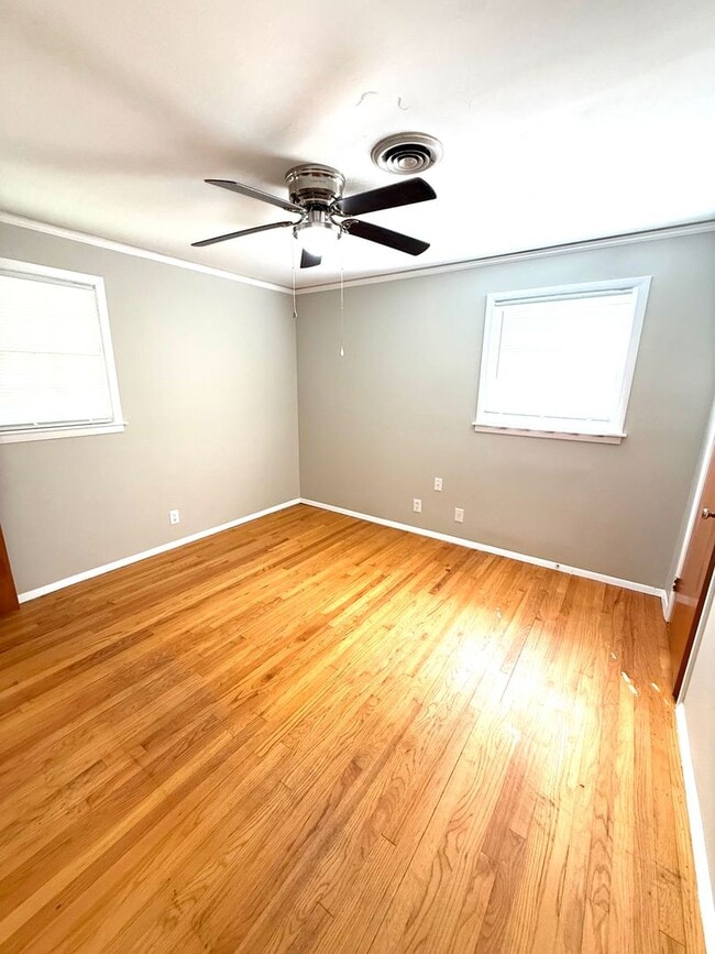 Building Photo - 3314 Bedford Ln
