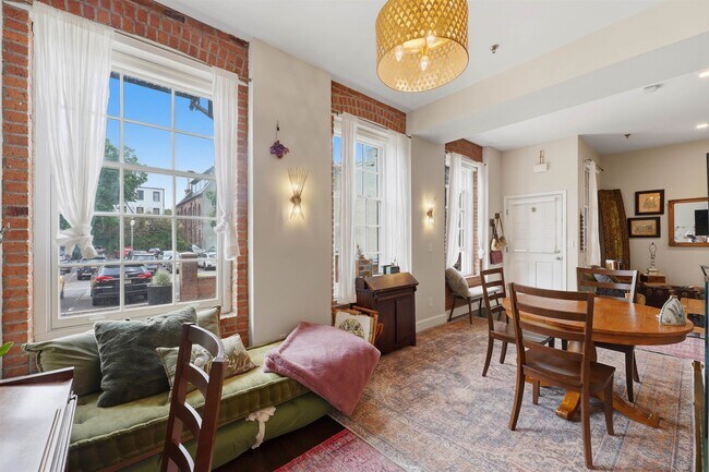 Building Photo - 347 Varick St