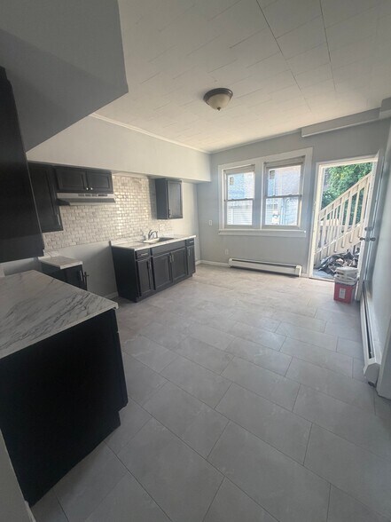 Building Photo - 255 Lafayette St