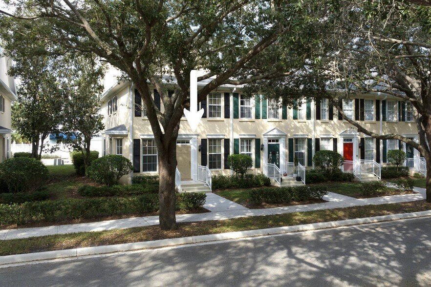 Building Photo - 340 Jacaranda Dr