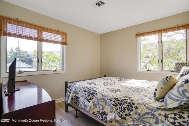 Building Photo - 231 Sumner Ave