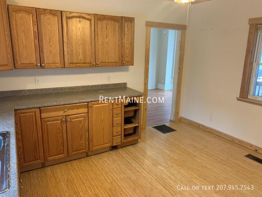 Building Photo - 144 Forest Ave