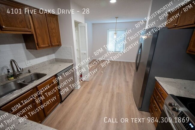 Building Photo - 4101 Five Oaks Dr