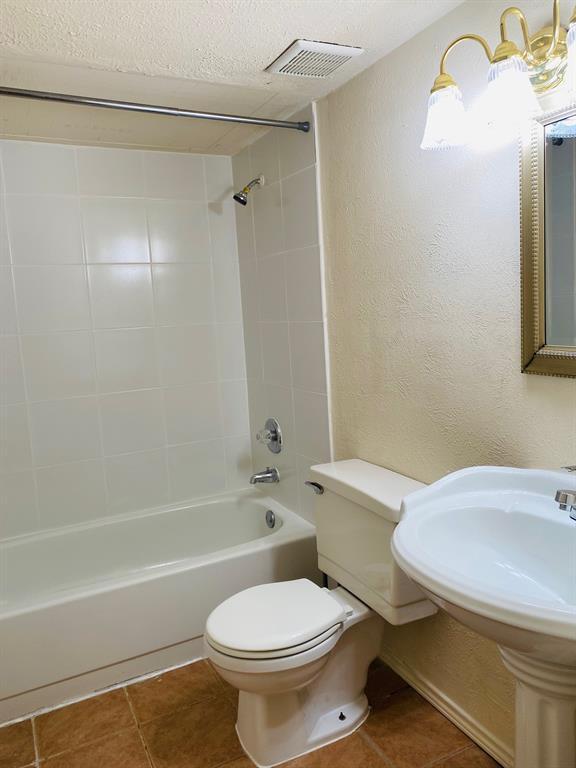 Building Photo - 615 Stonewall Dr