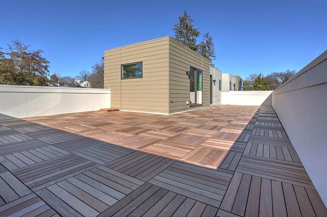 Building Photo - 1130 E High St