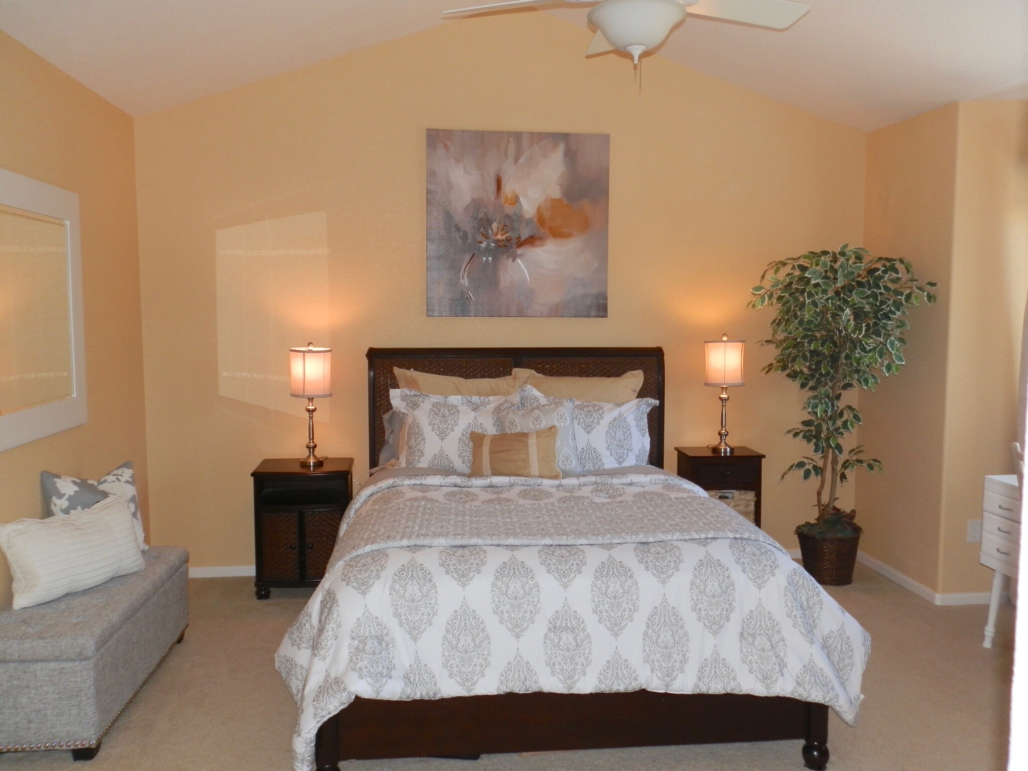 Master Bedroom with vaulted ceiling - 5412 Seal Alley