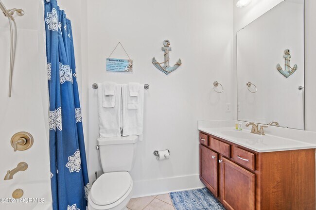 Building Photo - 2537 St James Dr SE