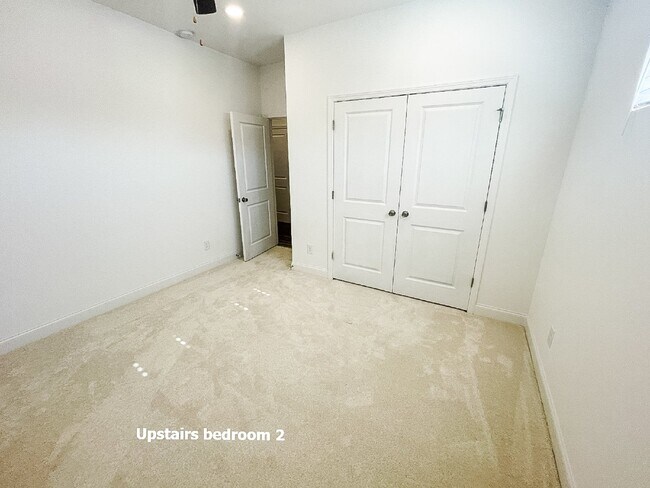 Building Photo - Pet Friendly End Unit Townhome