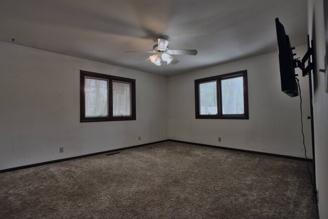 Building Photo - 6167 Showdown Cir