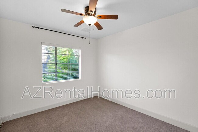 Building Photo - 5513 E Earll Dr