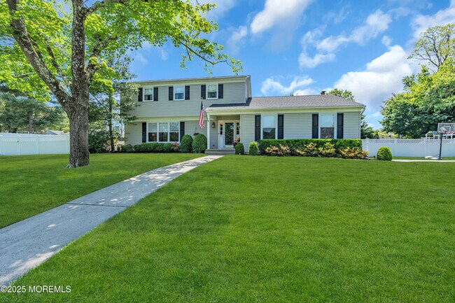 Building Photo - 17 Acorn Dr