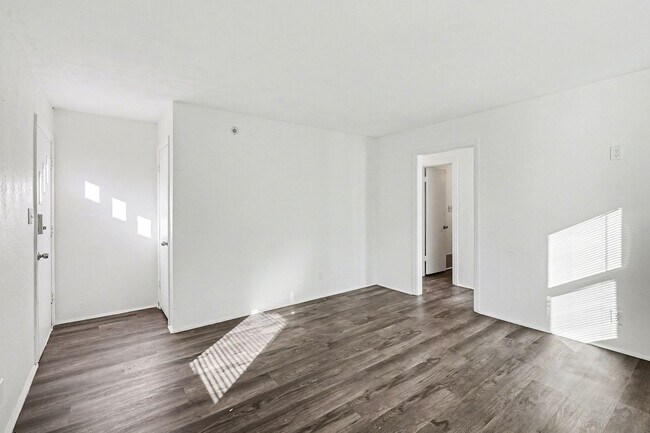 Building Photo - Beautiful 2 Bedroom 1 Bathroom house in Kansas City!