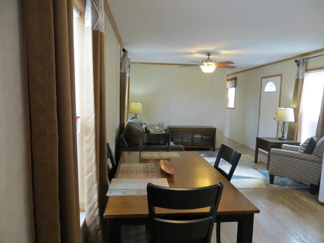 Building Photo - 71 Colonial Dr
