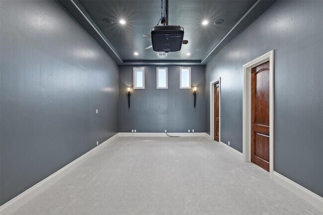 Building Photo - 4805 Mirador Dr