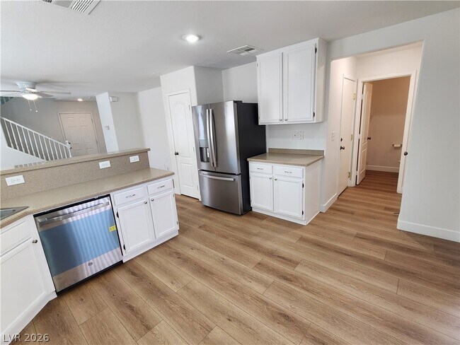 Building Photo - 138 E Cosmos Ct