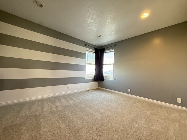 Building Photo - 3408 S Huntington Dr