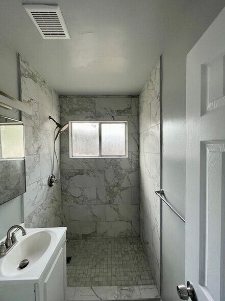 Building Photo - 2881 Logan Ave