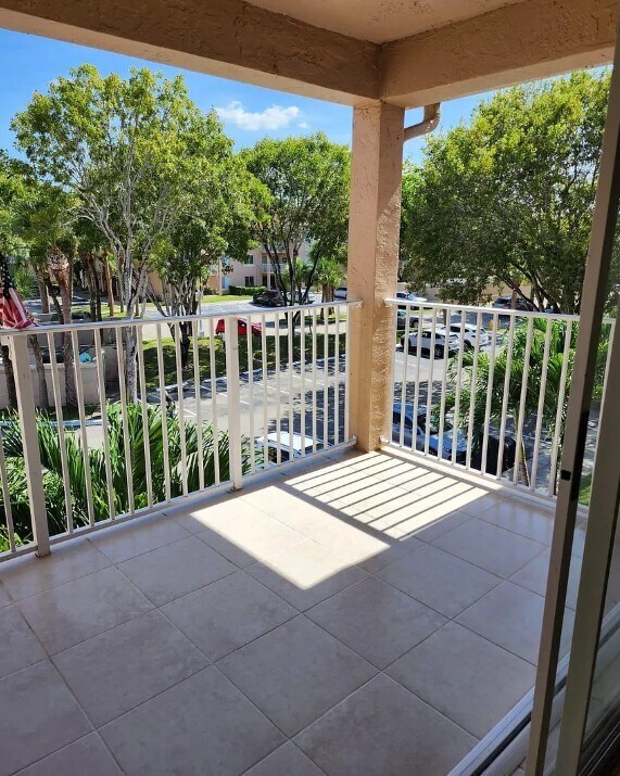 Building Photo - 10420 SW 158th Ct