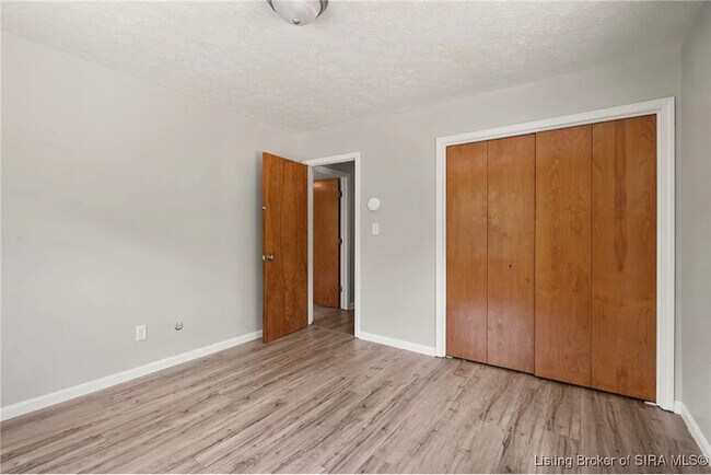 Building Photo - 456 Thompson St