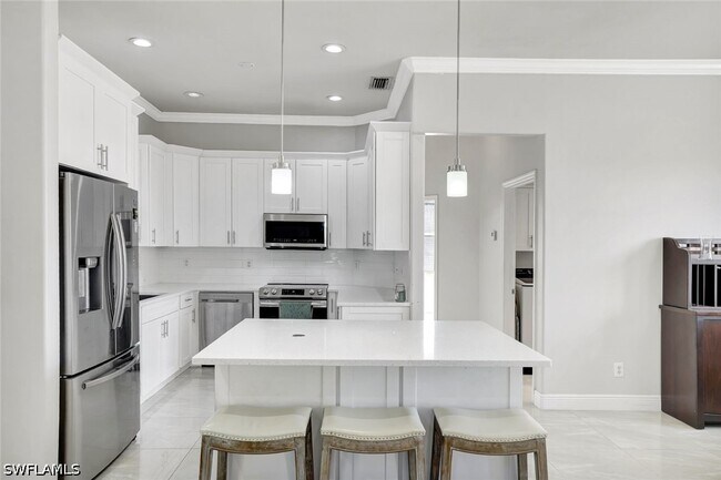 Building Photo - 721 Grand Rapids Blvd