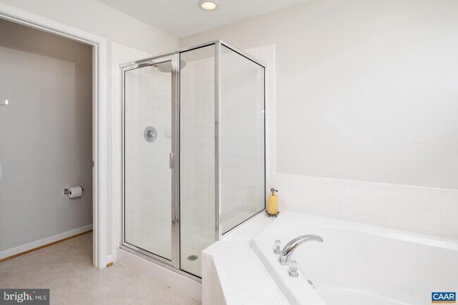 Building Photo - 662 Holly Hill Dr