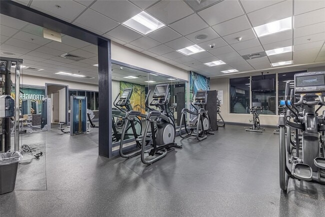 Building Photo - 1750 N Bayshore Dr