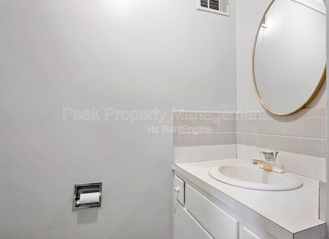 Building Photo - 3351 Scottview Dr