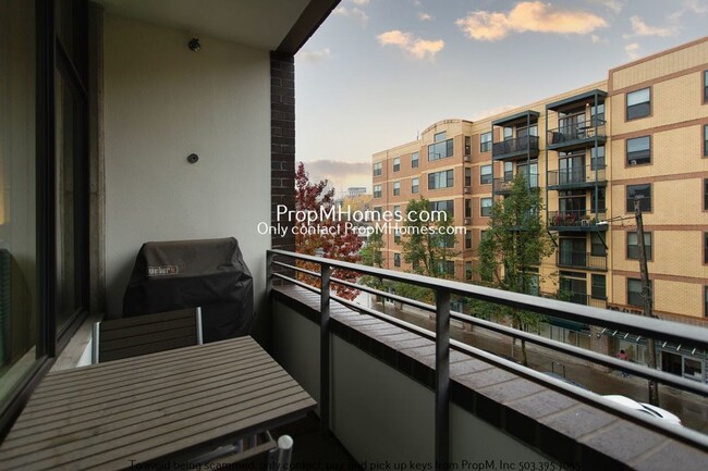 Building Photo - Luxury Goose Hollow Living – 1 Bedroom + S...