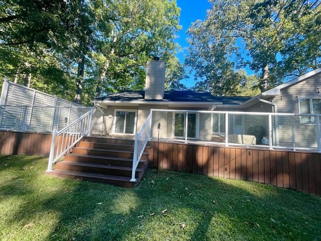 Building Photo - Beautiful Waterfront home with private dock