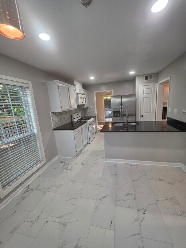 Building Photo - 1266 Weatherstone Dr NE